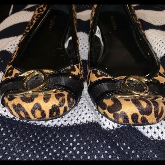 GENTLY USED CHEETAH SLIP ON FLATS - Picture 2 of 8